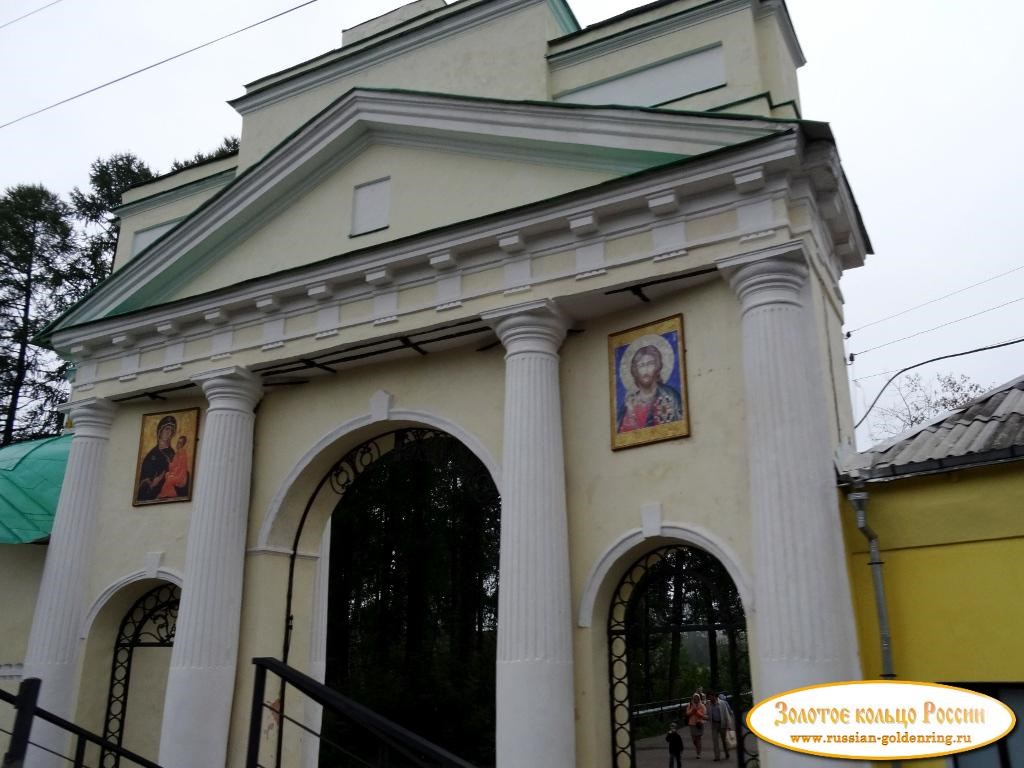 Богородичный Тихвинский Успенский монастырь. Главные ворота