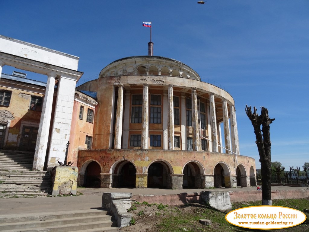 Успенский Отрочь монастырь. Здание речного вокзала