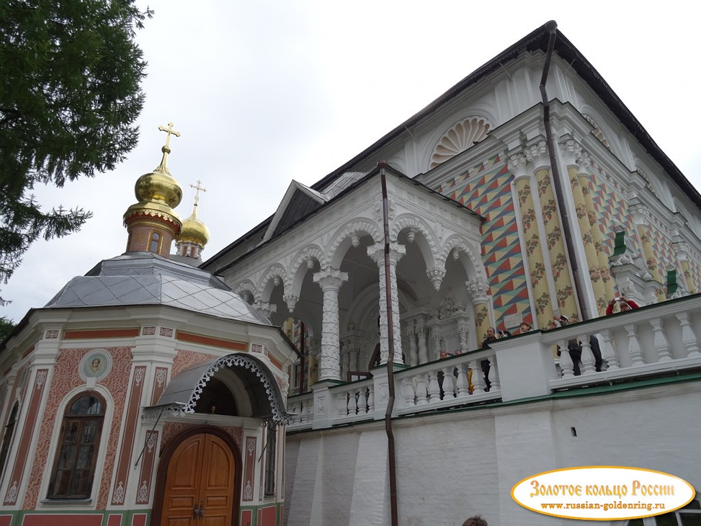 Свято-Троицкая Сергиева лавра. Крыльцо Трапезной палаты