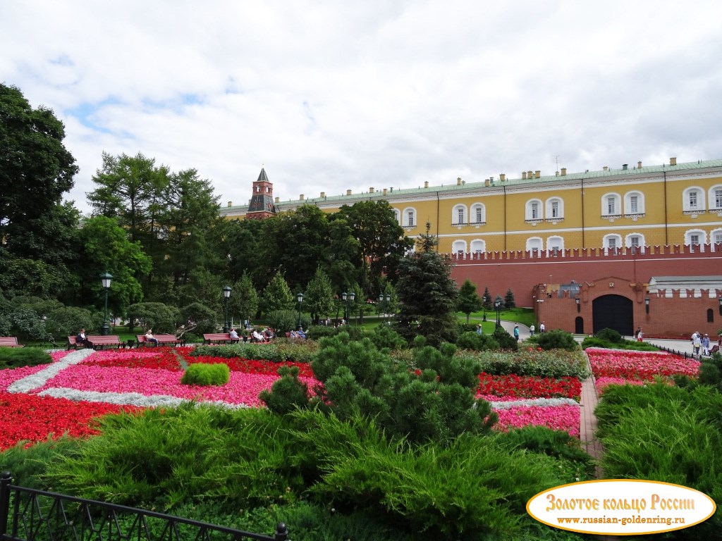 Александровский сад. Цветочные клумбы