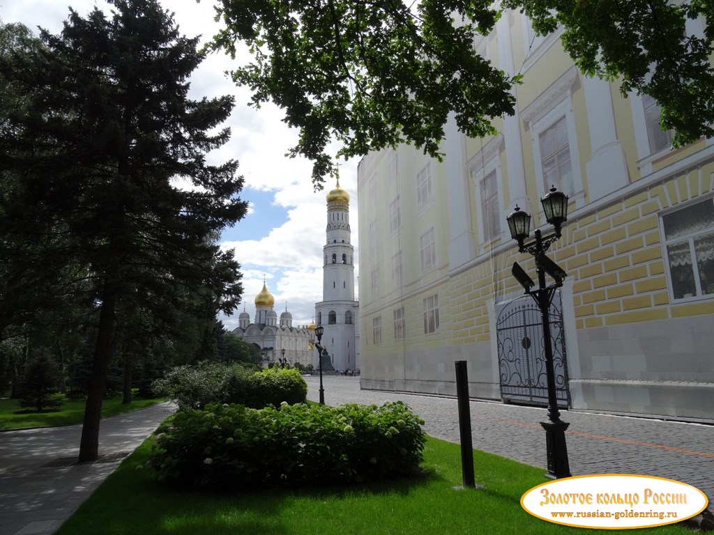 Московский кремль. Спасская улица