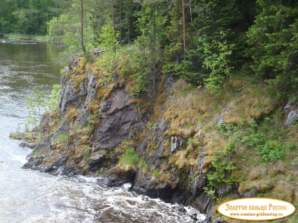 Водопад Кивач. Обрывистые берега реки Суна