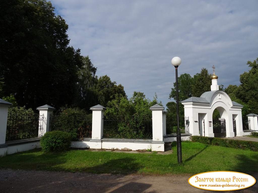 Церковь Похвалы Богородицы в Ратмино. Ограда с воротами