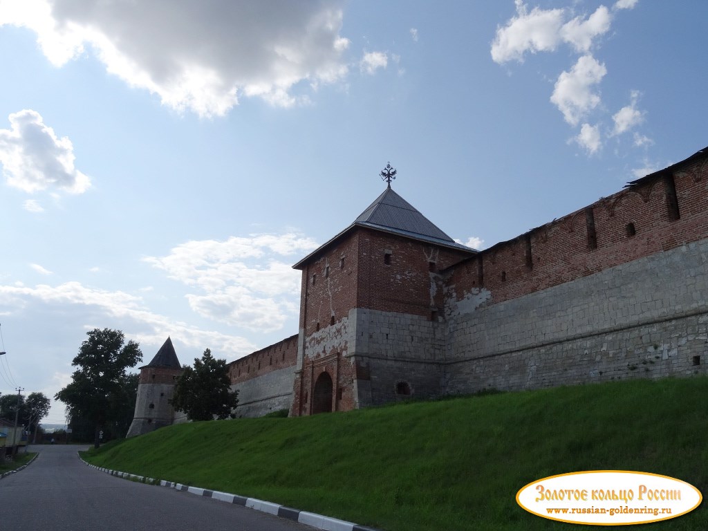 Зарайский кремль. Спасская надвратная и Тайницкая башни