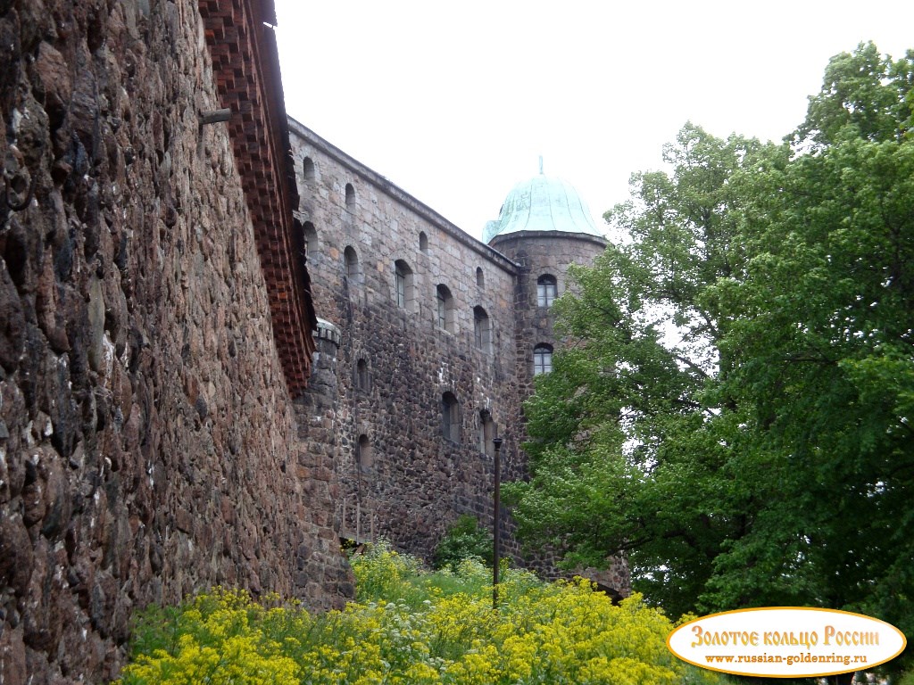 Выборгский замок. Главный корпус и Райская башня