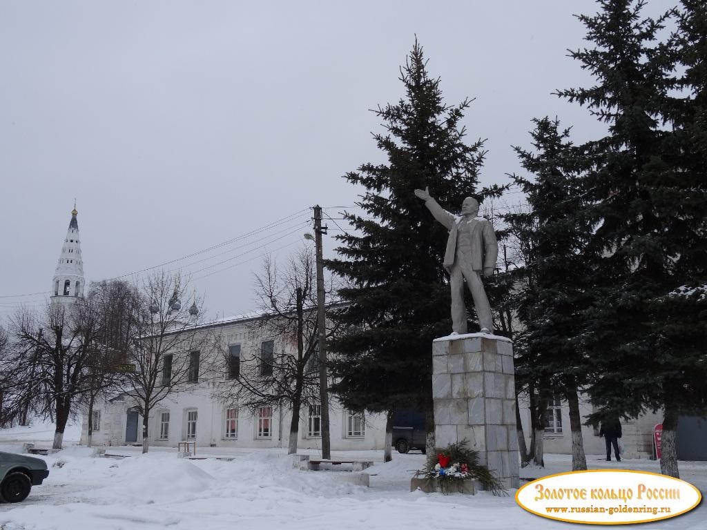 Центральная площадь. Зима в Судиславле