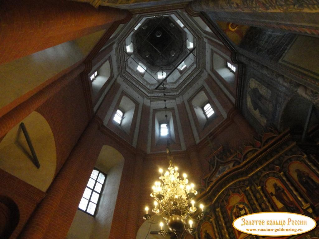 Собор Василия Блаженного (Покровский собор). Барабан центрального купола