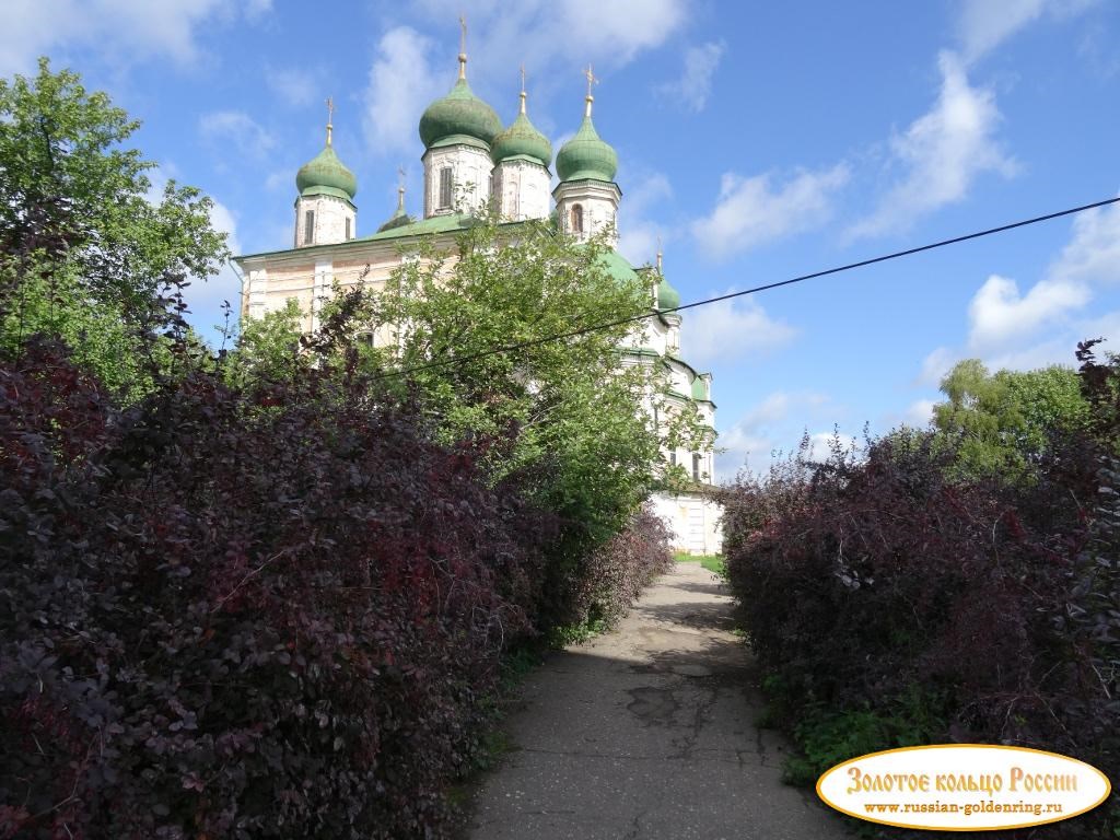 Горицкий монастырь (музей-заповедник). Дорога к собору