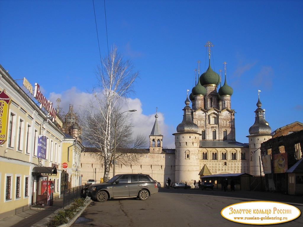 Ростовский Кремль. Центральный двор