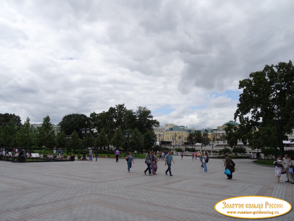 Александровский сад. Площадь в северной части парка