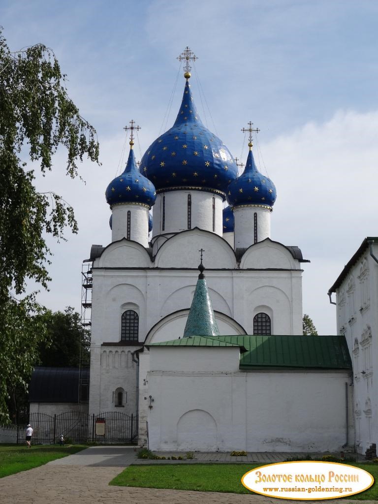 Рождественский собор. Вид со стороны Архиерейских палат