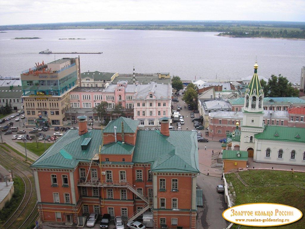 Нижегородский кремль. Вид на площадь Народного Единства со стороны Часовой башни