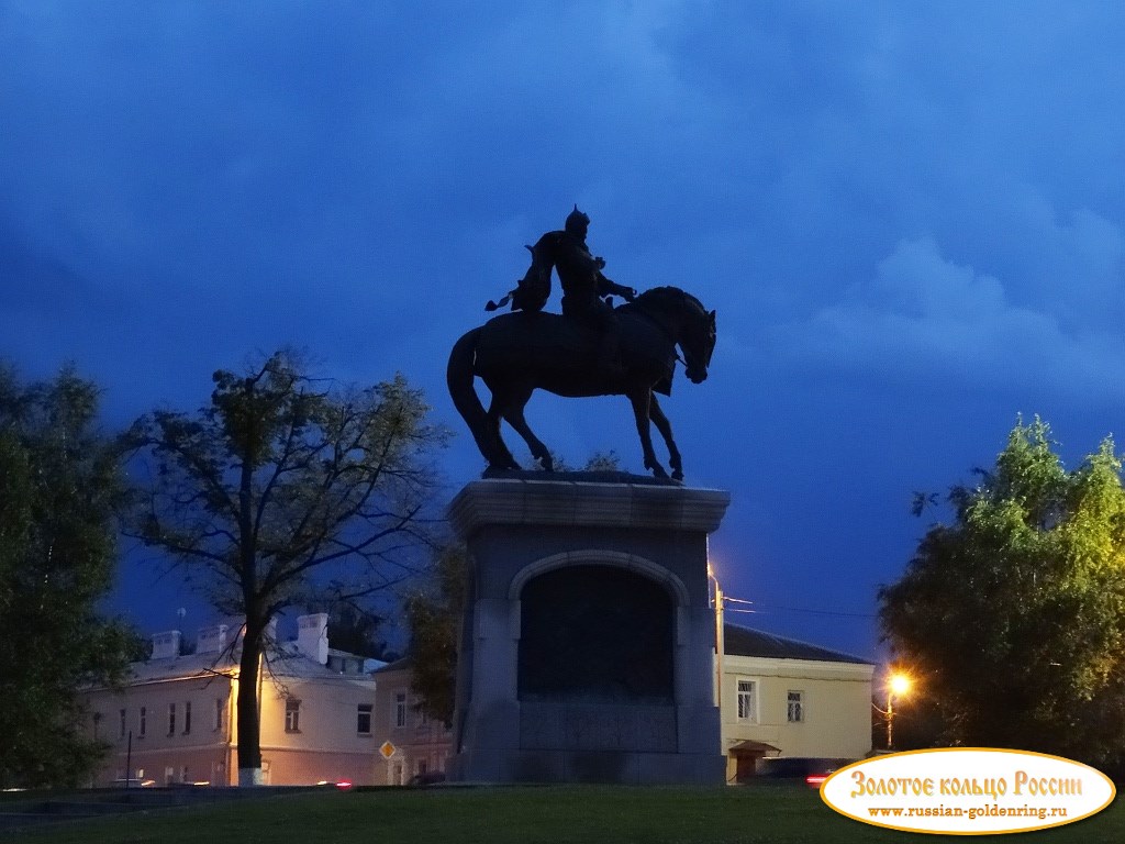 Коломенский Кремль. Памятник Дмитрию Донскому