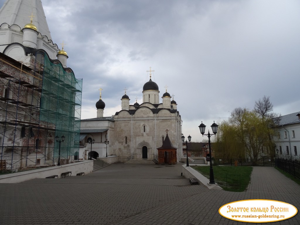 Введенский Владычный женский монастырь. На территории монастыря