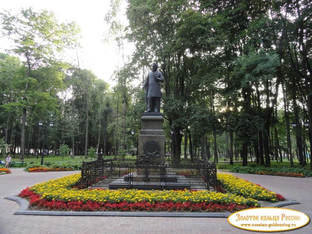 Сад Блонье. Памятник Глинке