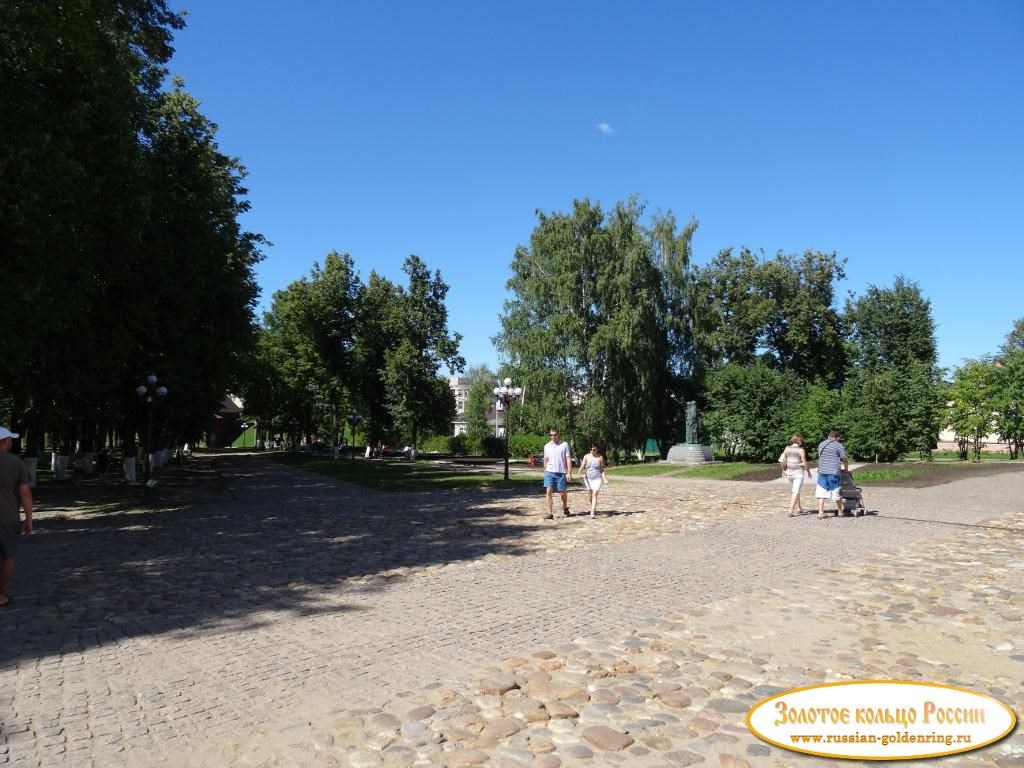 Дмитровский кремль. Центральная площадь