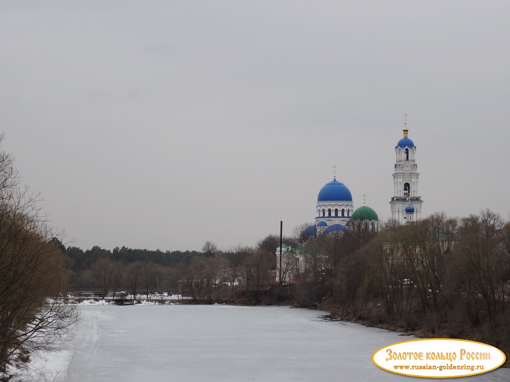 Тихонова пустынь. Вид со стороны пруда