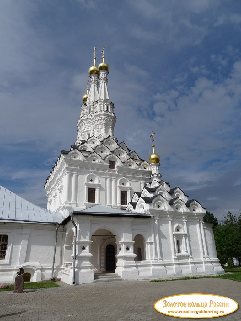 Монастырь Иоанна Предтечи. Трёхшатровая старообрядческая церковь