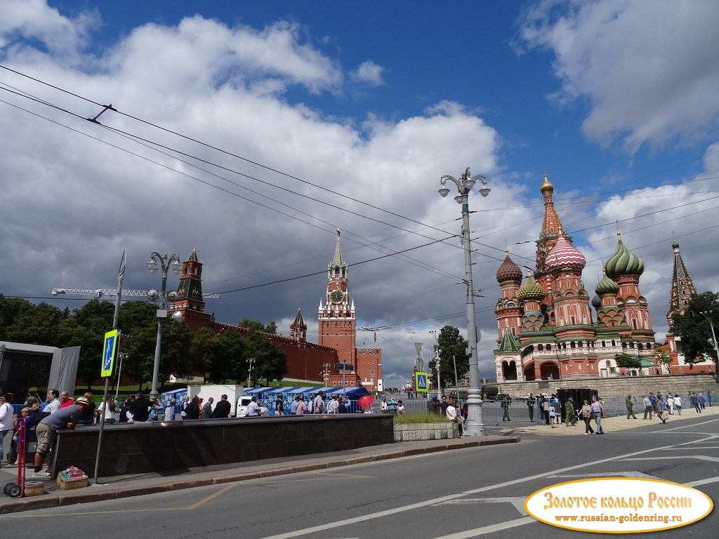 Центральные площади. Площадь Васильевский Спуск