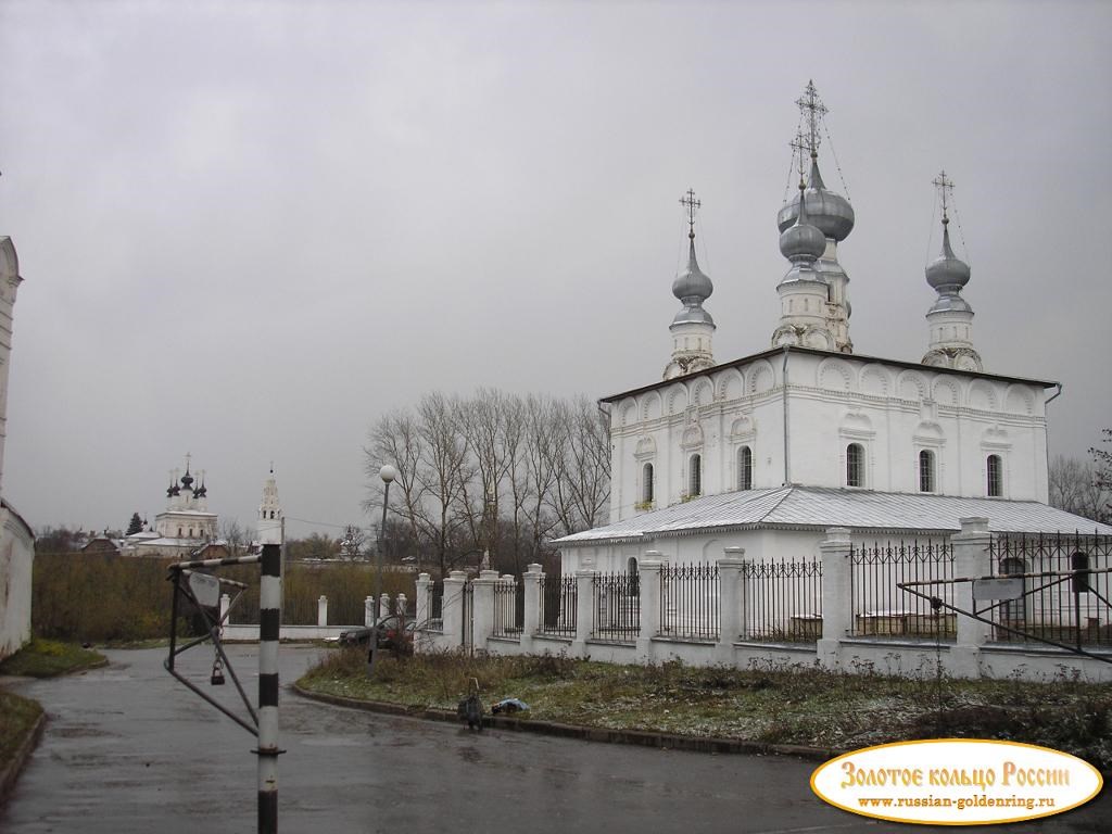 Покровский монастырь. Церковь Петра и Павла за стенами монастыря