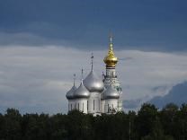 Достопримечательности Вологды. Монумент 800-летию Вологды и Ленивая площадка. Вид на Софийский собор