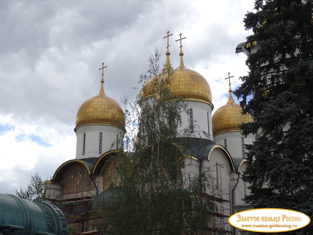 Успенский собор. Вид со стороны Царь-пушки