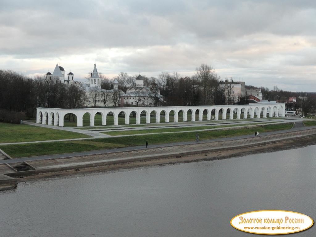 Ярославово Дворище. Вид на аркаду с Горбатого моста