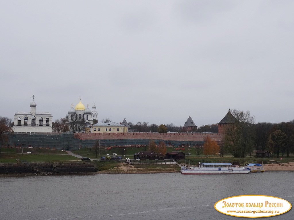 Река Волхов. Вид на кремль