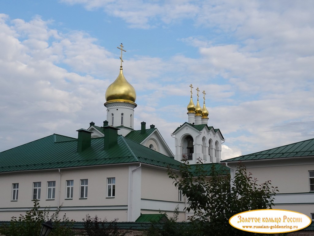 Старо-Голутвин монастырь. Церковь Трёх Святителей