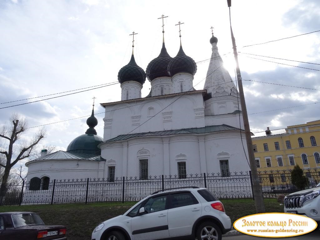 Храм Спаса на Городу. Вид с улицы Подзеленье