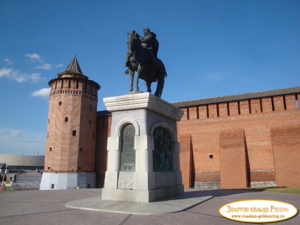 Коломенский Кремль. Памятник Дмитрию Донскому