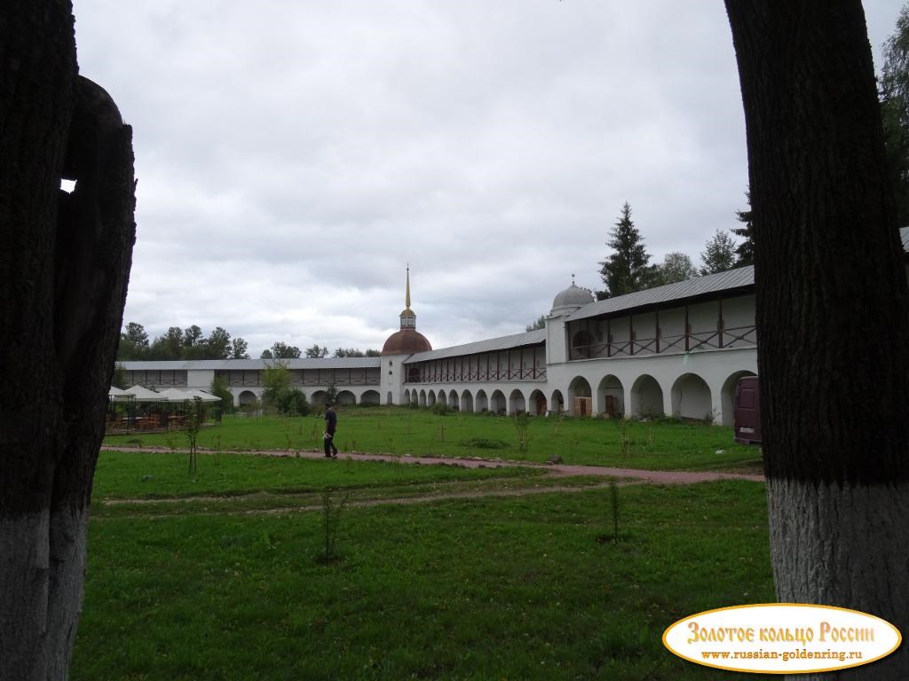 Богородичный Тихвинский Успенский монастырь. Хозяйственная территория