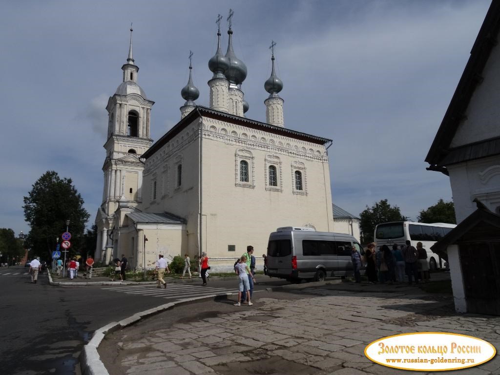 Церковь Смоленской иконы Божьей Матери. Вид со стороны посадского дома