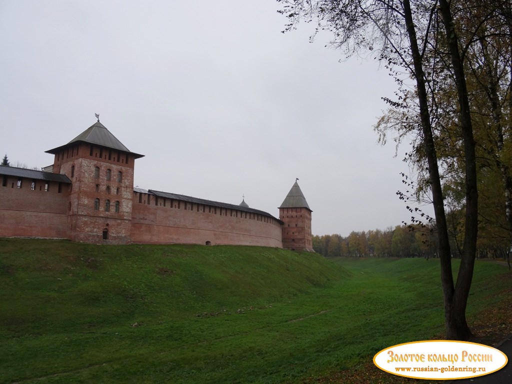 Новгородский Детинец (кремль). Златоустовская и Покровская башни