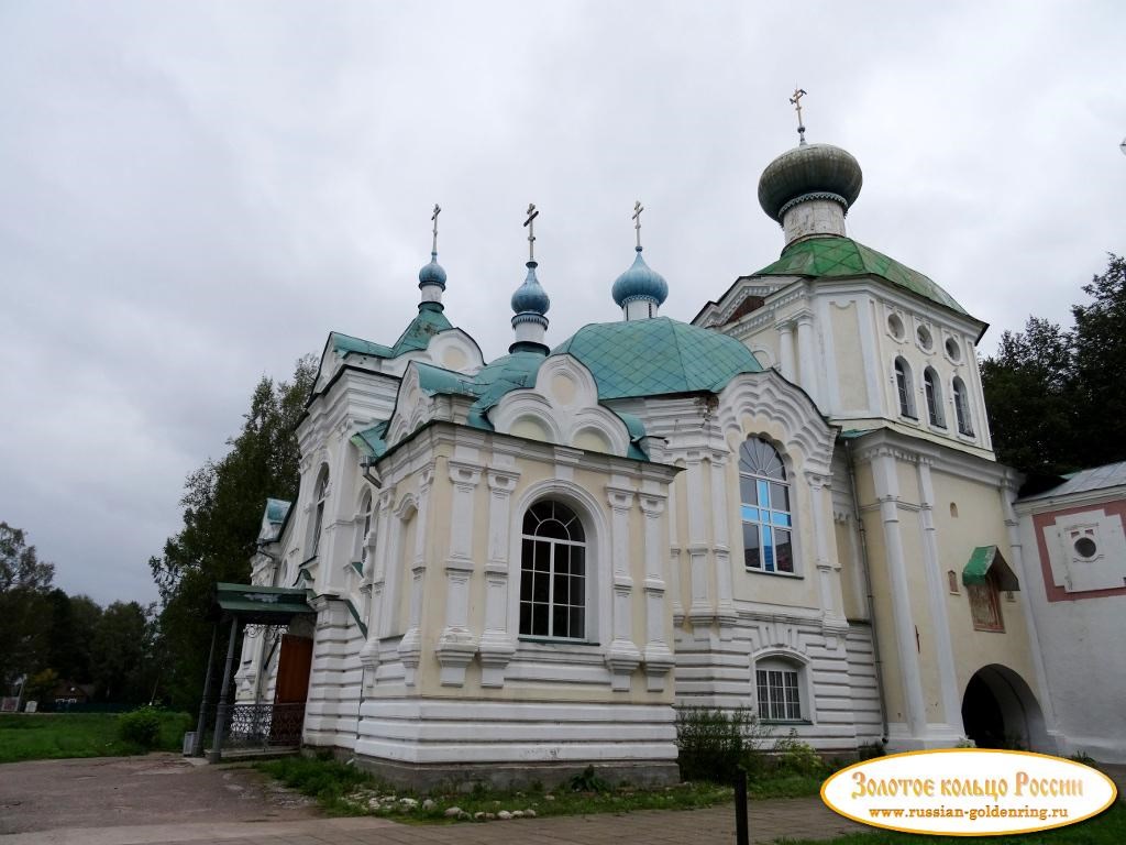 Богородичный Тихвинский Успенский монастырь. Введенские ворота с часовней 