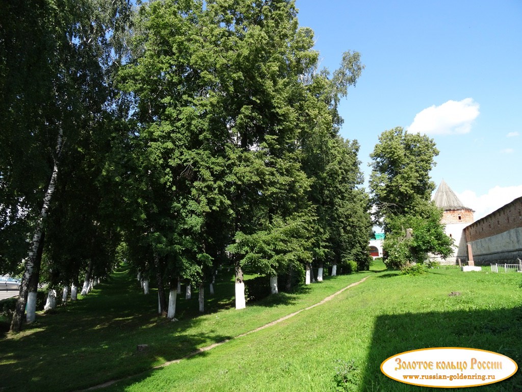 Зарайский кремль. Сквер на площади Пожарского