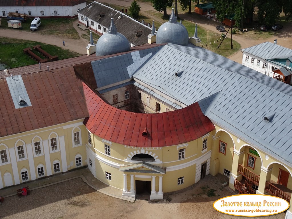 Нило-Столобенская пустынь (Нилова пустынь). Переход между настоятельским и братским корпусами