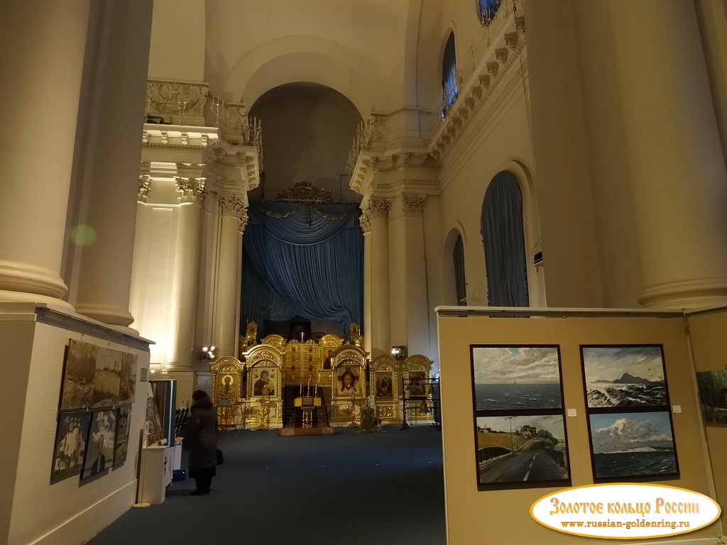 Смольный монастырь. Южный неф собора