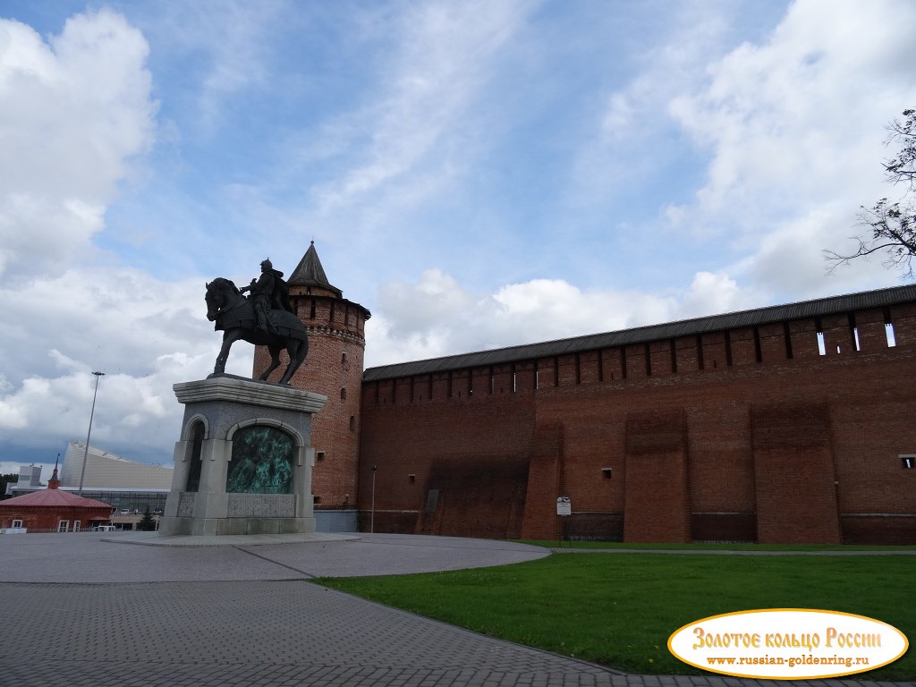 Коломенский Кремль. Памятник Дмитрию Донскому