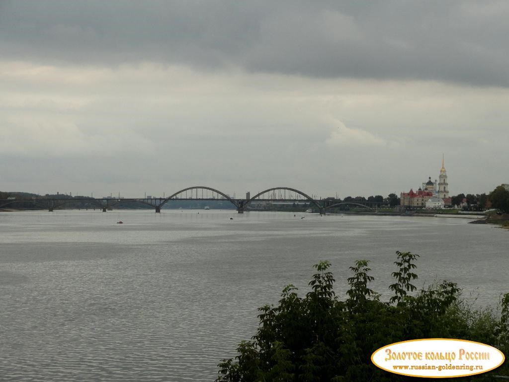 Волжский парк. Вид на Рыбинский мост