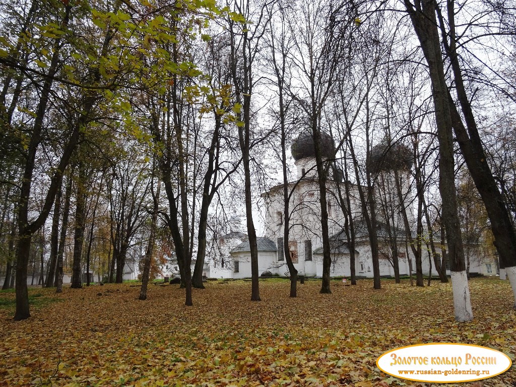 Антониев монастырь. Осенний пейзаж