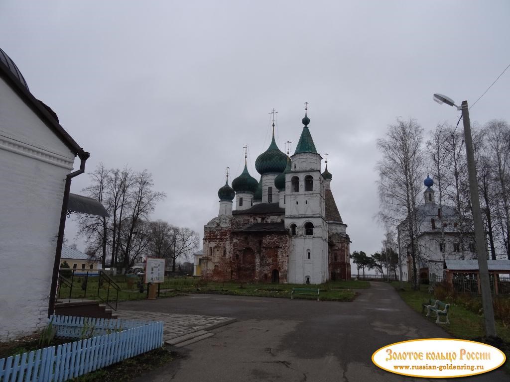 Авраамиев Богоявленский монастырь. На территории монастыря