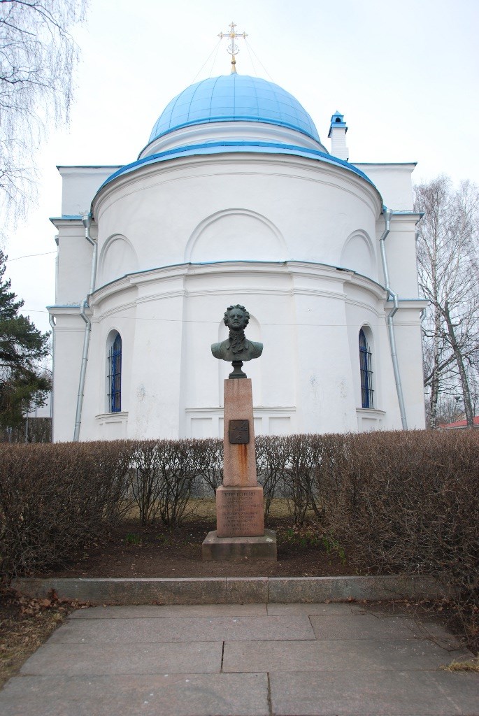 Памятник Петру I. Возле Рождественской церкви