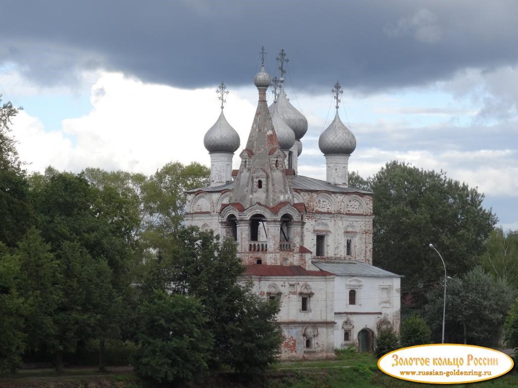 Вологодский кремль. Вид на церковь Иоанна Златоуста