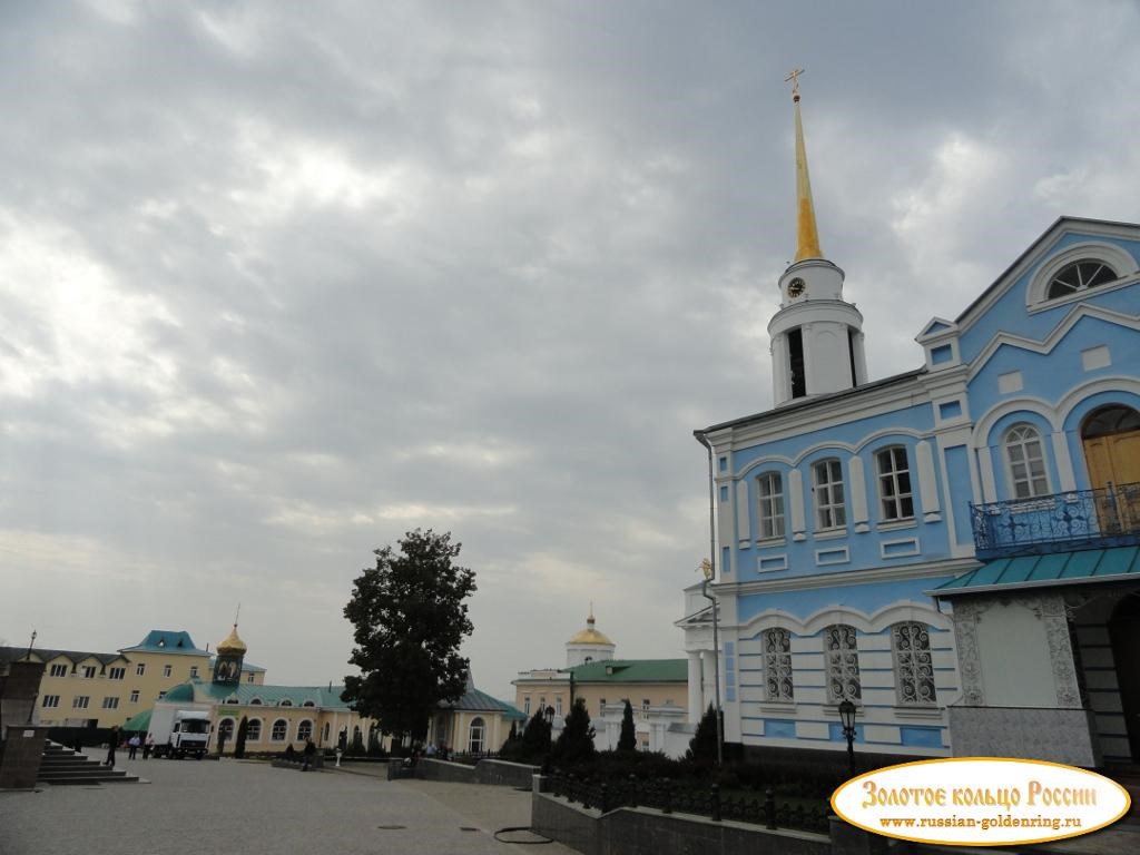 Задонский Рождество-Богородицкий мужской монастырь. Территория монастыря в 2014 году