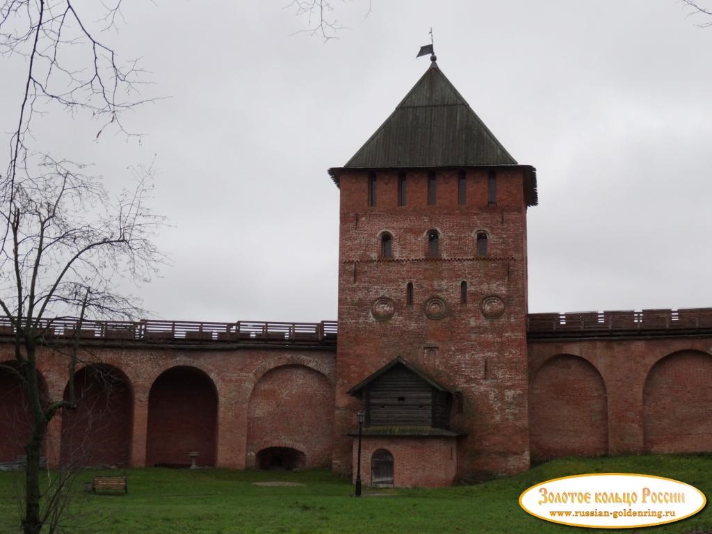 Новгородский Детинец (кремль). Дворцовая башня