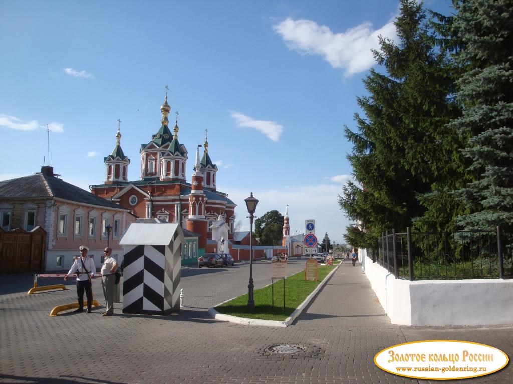 Исторические улицы города. Въезд на территорию кремля