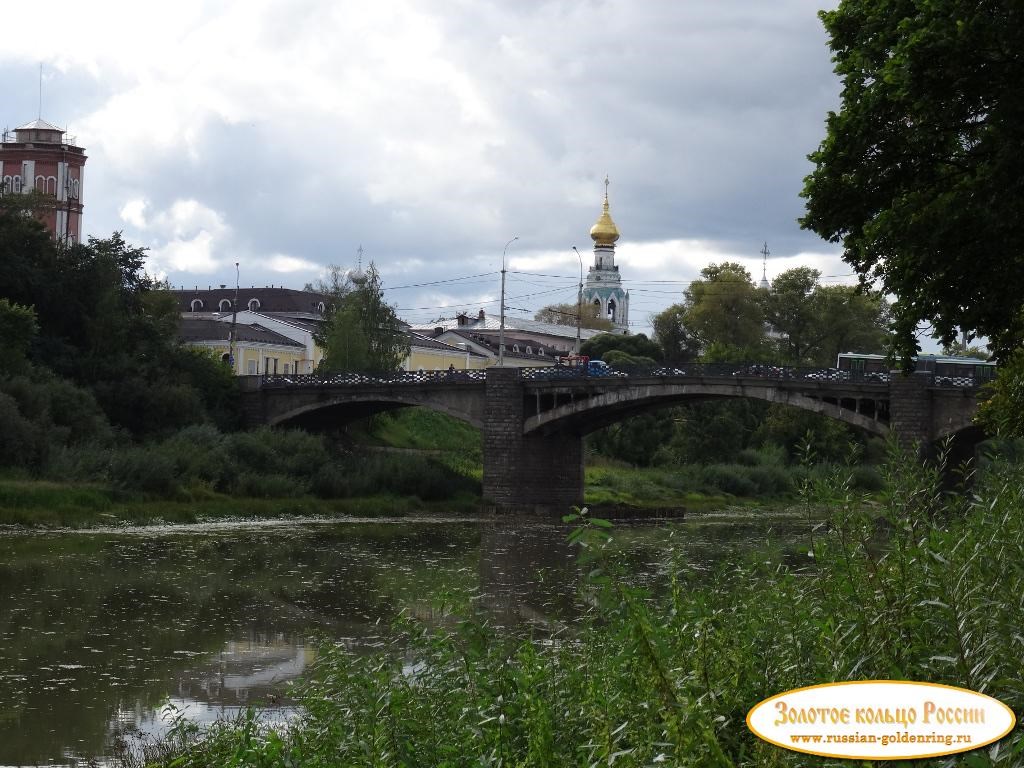 Река Вологда. Октябрьский мост