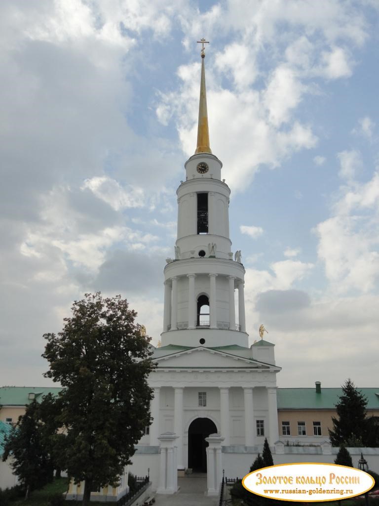 Задонский Рождество-Богородицкий мужской монастырь. Вид на колокольню со стороны собора