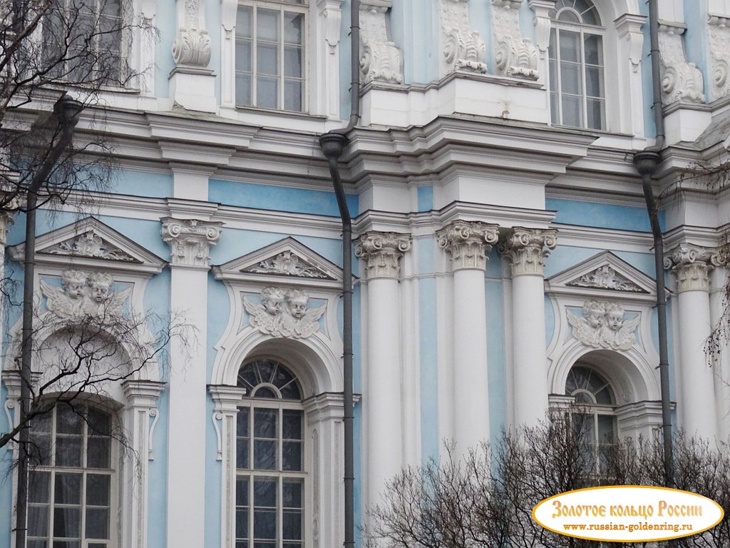 Смольный монастырь. Декор собора